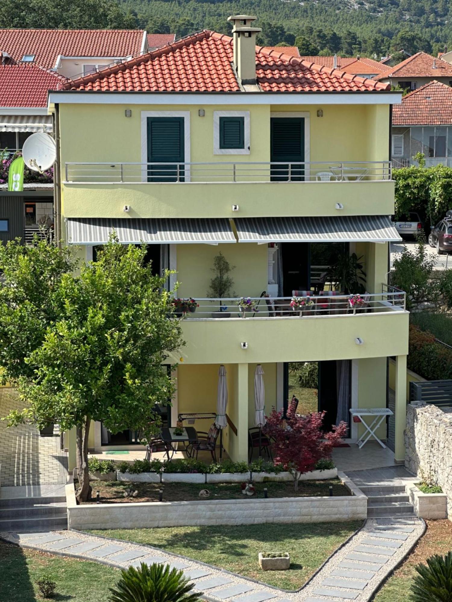 Apartmani Dora I Kati Оребич Экстерьер фото