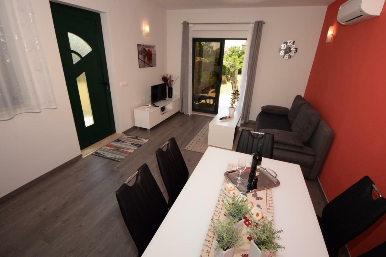 Apartmani Dora I Kati Оребич Экстерьер фото