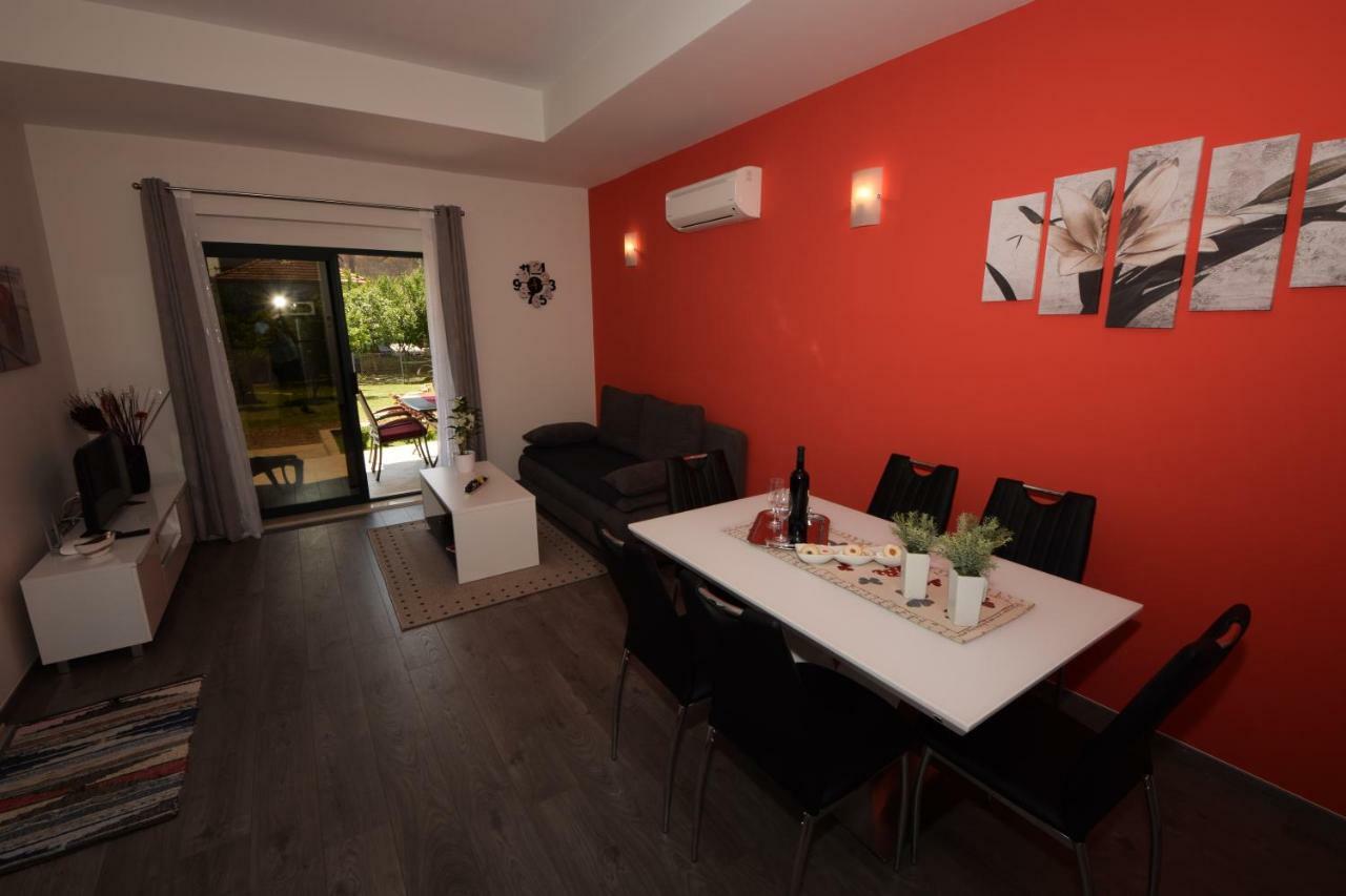 Apartmani Dora I Kati Оребич Экстерьер фото